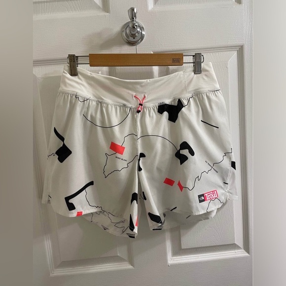 The North Face Women's White, Black & Red Patterned Shorts, NWOT, Medium - Picture 9 of 11